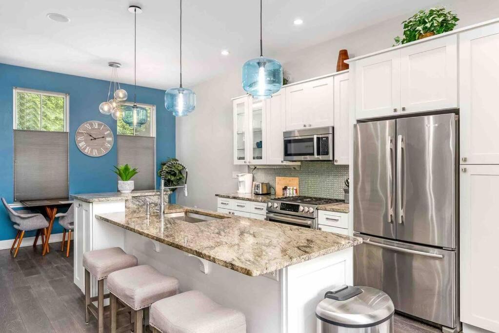 4 Bedroom 3 Bath Sleeps 10 Pet Friendly Private Backyard, 2 Car Garage, City Views, Close To All Stadiums And Casino Pittsburgh Exteriér fotografie