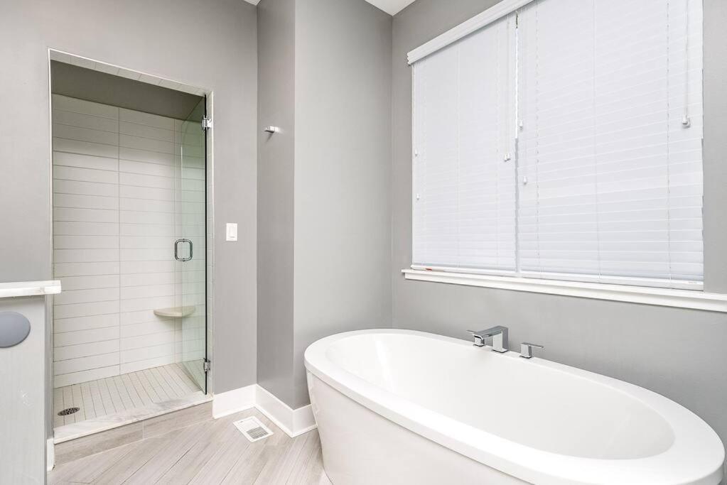 4 Bedroom 3 Bath Sleeps 10 Pet Friendly Private Backyard, 2 Car Garage, City Views, Close To All Stadiums And Casino Pittsburgh Exteriér fotografie