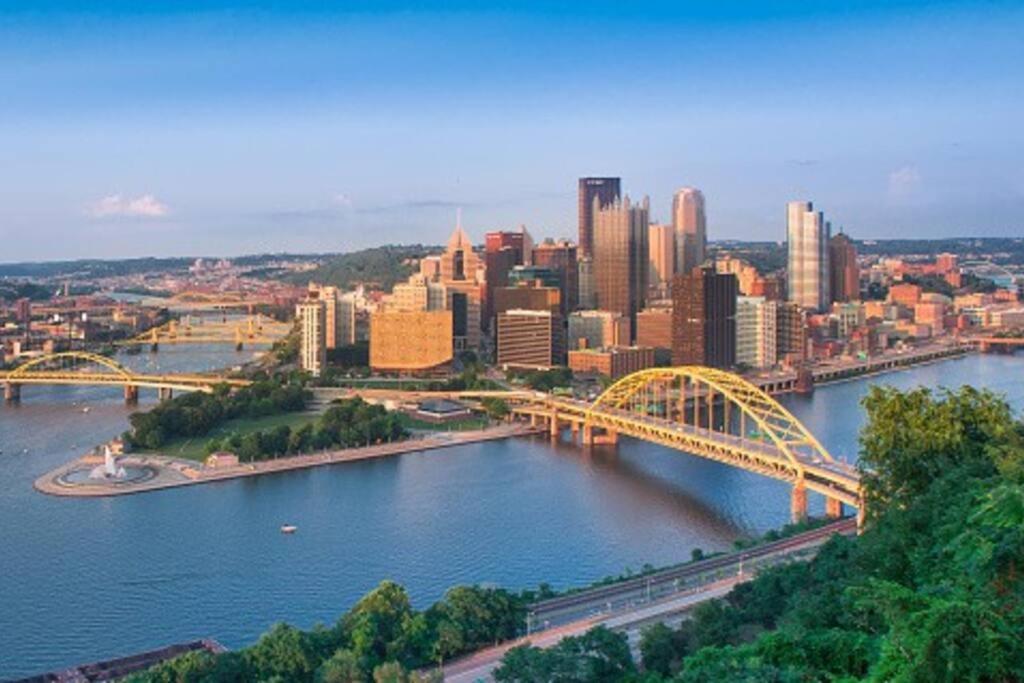 4 Bedroom 3 Bath Sleeps 10 Pet Friendly Private Backyard, 2 Car Garage, City Views, Close To All Stadiums And Casino Pittsburgh Exteriér fotografie