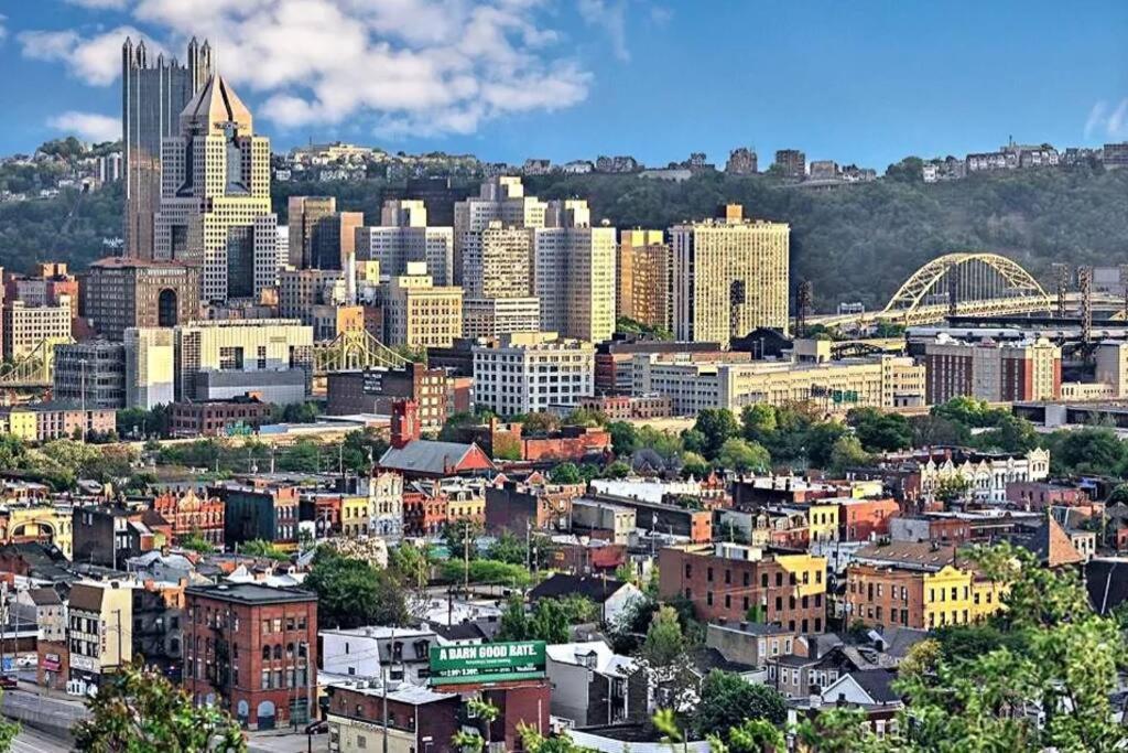 4 Bedroom 3 Bath Sleeps 10 Pet Friendly Private Backyard, 2 Car Garage, City Views, Close To All Stadiums And Casino Pittsburgh Exteriér fotografie