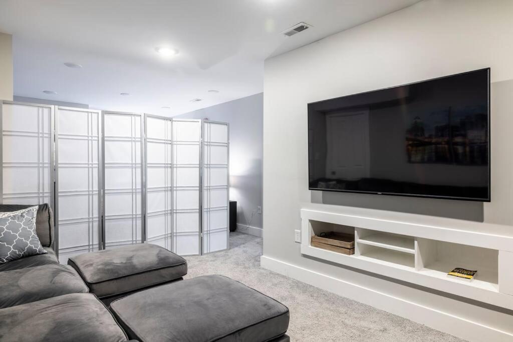 4 Bedroom 3 Bath Sleeps 10 Pet Friendly Private Backyard, 2 Car Garage, City Views, Close To All Stadiums And Casino Pittsburgh Exteriér fotografie