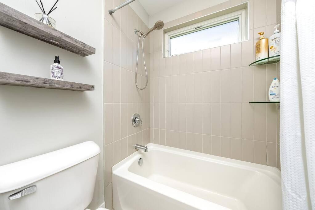 4 Bedroom 3 Bath Sleeps 10 Pet Friendly Private Backyard, 2 Car Garage, City Views, Close To All Stadiums And Casino Pittsburgh Exteriér fotografie