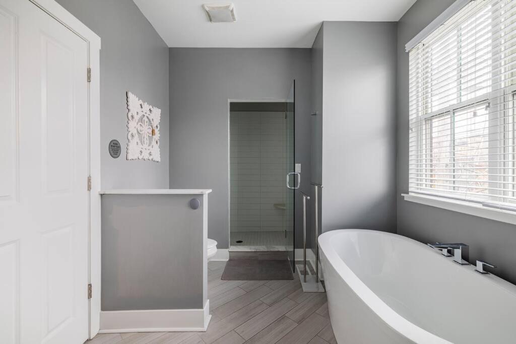 4 Bedroom 3 Bath Sleeps 10 Pet Friendly Private Backyard, 2 Car Garage, City Views, Close To All Stadiums And Casino Pittsburgh Exteriér fotografie