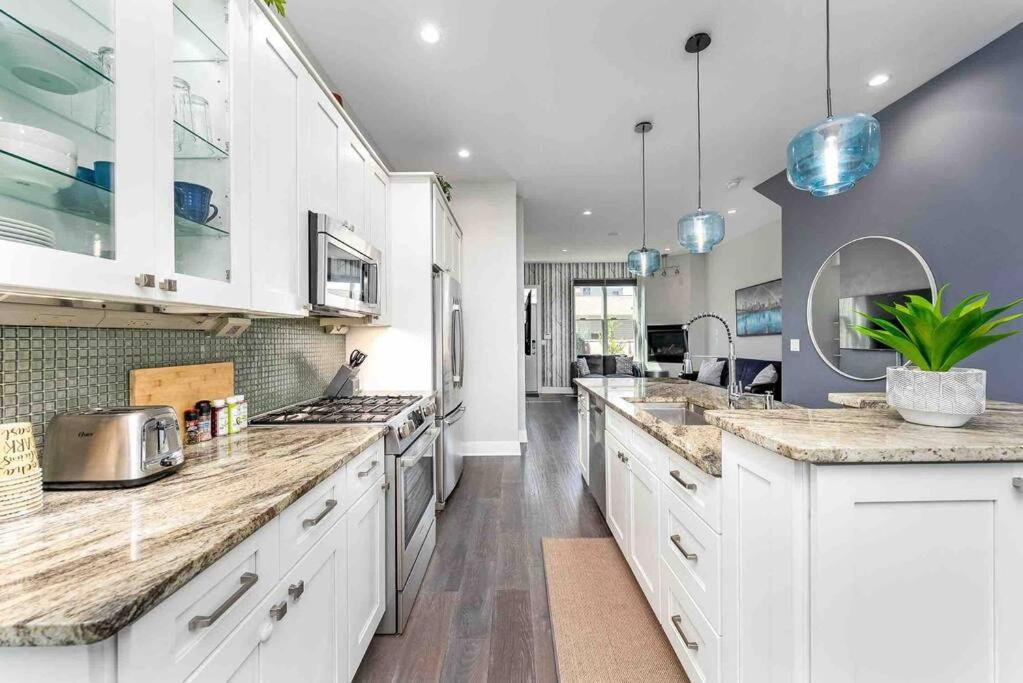 4 Bedroom 3 Bath Sleeps 10 Pet Friendly Private Backyard, 2 Car Garage, City Views, Close To All Stadiums And Casino Pittsburgh Exteriér fotografie