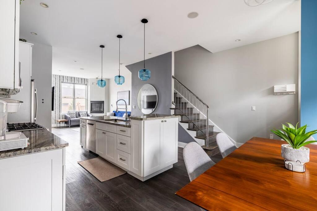 4 Bedroom 3 Bath Sleeps 10 Pet Friendly Private Backyard, 2 Car Garage, City Views, Close To All Stadiums And Casino Pittsburgh Exteriér fotografie