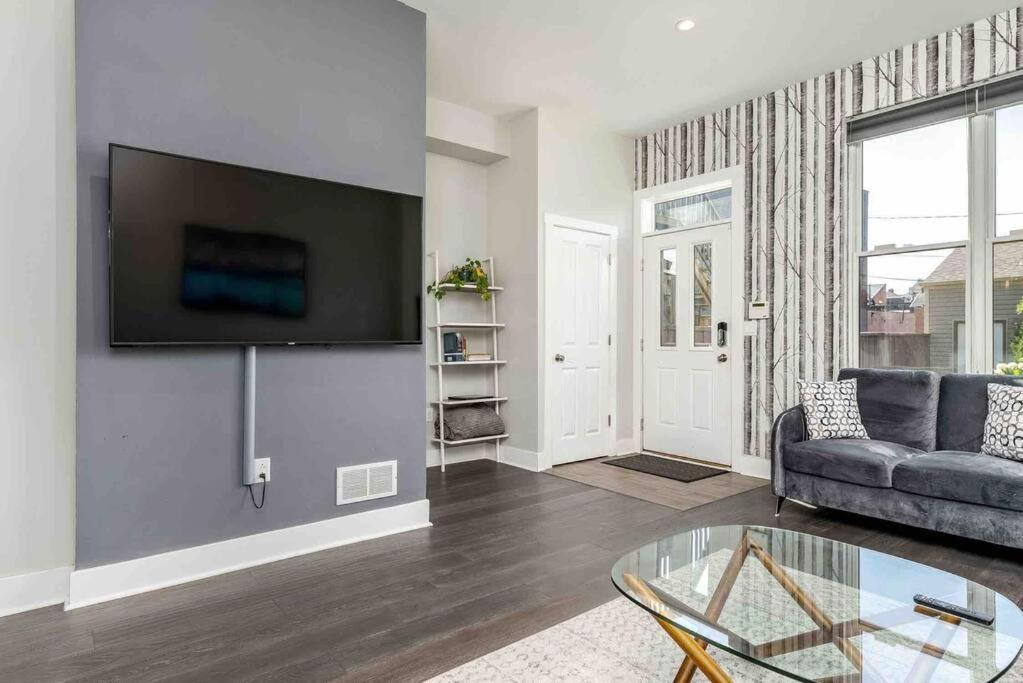 4 Bedroom 3 Bath Sleeps 10 Pet Friendly Private Backyard, 2 Car Garage, City Views, Close To All Stadiums And Casino Pittsburgh Exteriér fotografie