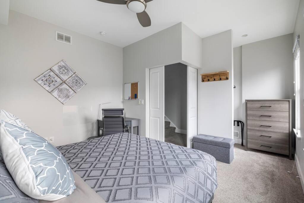4 Bedroom 3 Bath Sleeps 10 Pet Friendly Private Backyard, 2 Car Garage, City Views, Close To All Stadiums And Casino Pittsburgh Exteriér fotografie