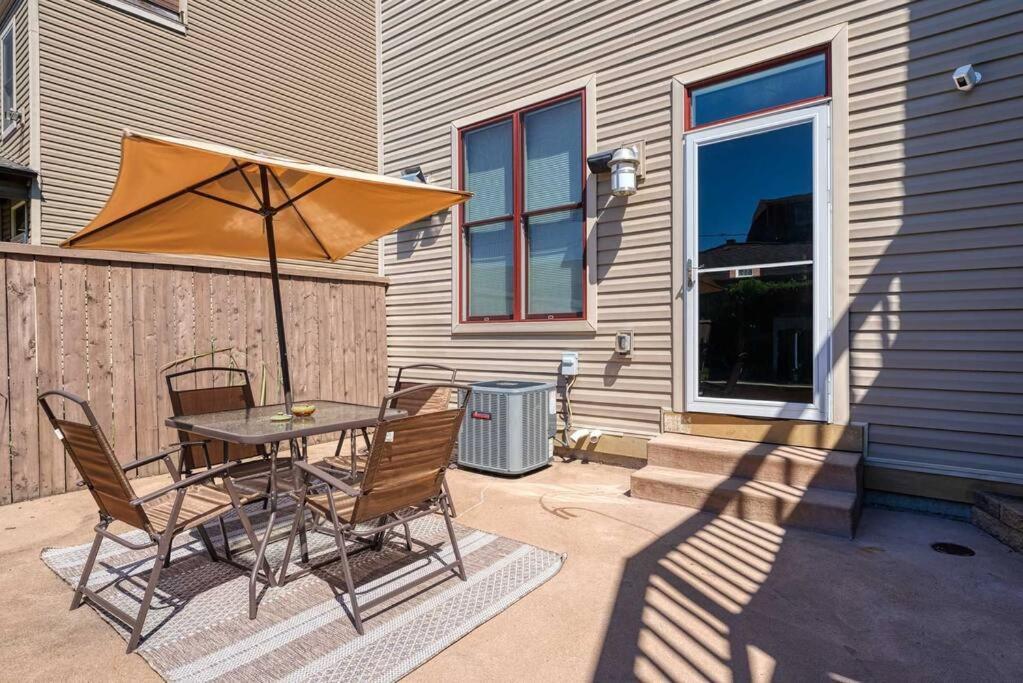 4 Bedroom 3 Bath Sleeps 10 Pet Friendly Private Backyard, 2 Car Garage, City Views, Close To All Stadiums And Casino Pittsburgh Exteriér fotografie