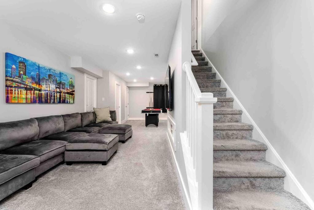 4 Bedroom 3 Bath Sleeps 10 Pet Friendly Private Backyard, 2 Car Garage, City Views, Close To All Stadiums And Casino Pittsburgh Exteriér fotografie