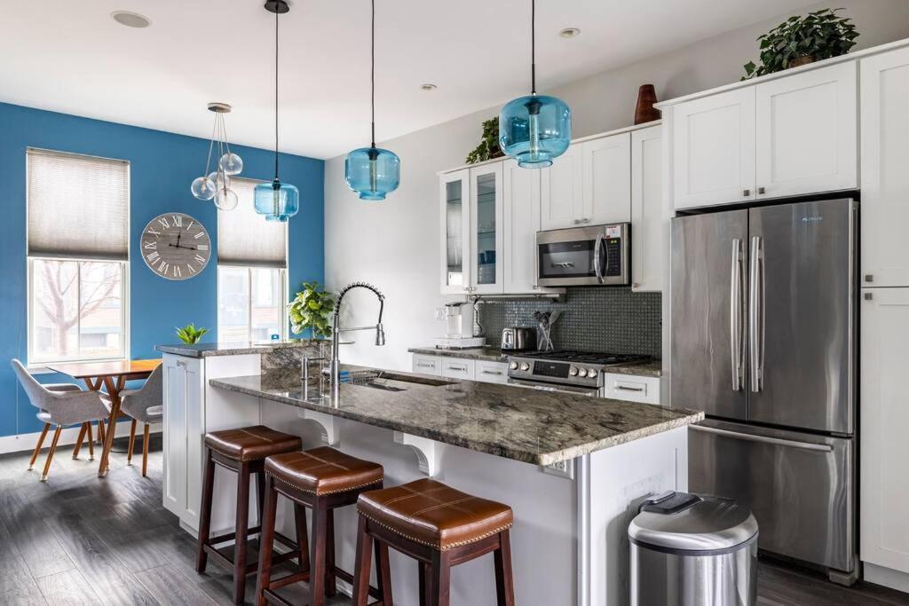 4 Bedroom 3 Bath Sleeps 10 Pet Friendly Private Backyard, 2 Car Garage, City Views, Close To All Stadiums And Casino Pittsburgh Exteriér fotografie