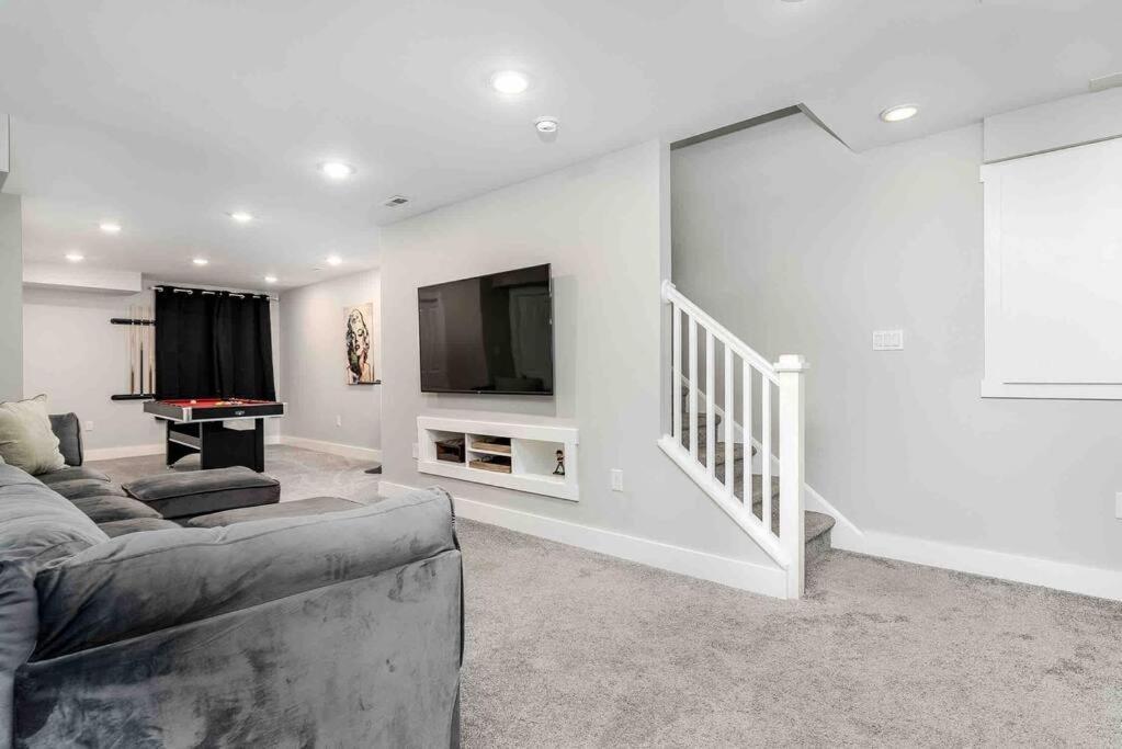 4 Bedroom 3 Bath Sleeps 10 Pet Friendly Private Backyard, 2 Car Garage, City Views, Close To All Stadiums And Casino Pittsburgh Exteriér fotografie