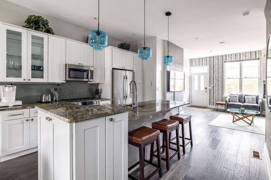 4 Bedroom 3 Bath Sleeps 10 Pet Friendly Private Backyard, 2 Car Garage, City Views, Close To All Stadiums And Casino Pittsburgh Exteriér fotografie