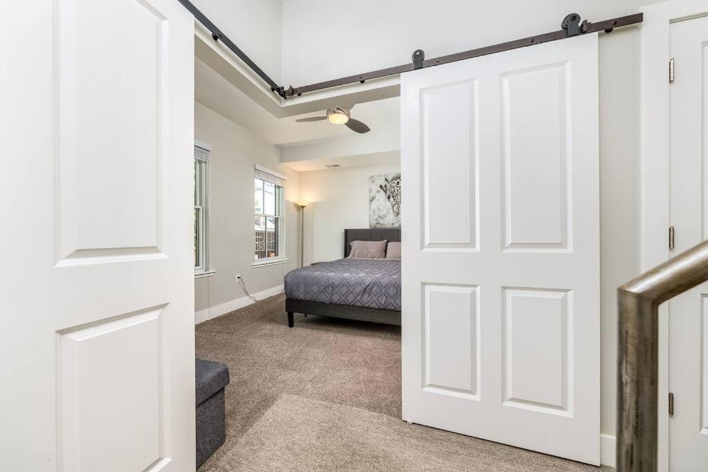 4 Bedroom 3 Bath Sleeps 10 Pet Friendly Private Backyard, 2 Car Garage, City Views, Close To All Stadiums And Casino Pittsburgh Exteriér fotografie