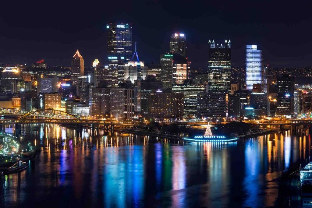 4 Bedroom 3 Bath Sleeps 10 Pet Friendly Private Backyard, 2 Car Garage, City Views, Close To All Stadiums And Casino Pittsburgh Exteriér fotografie
