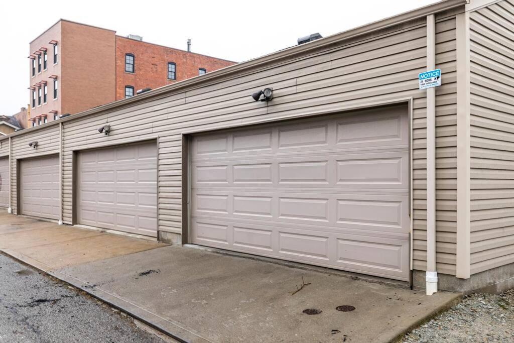 4 Bedroom 3 Bath Sleeps 10 Pet Friendly Private Backyard, 2 Car Garage, City Views, Close To All Stadiums And Casino Pittsburgh Exteriér fotografie