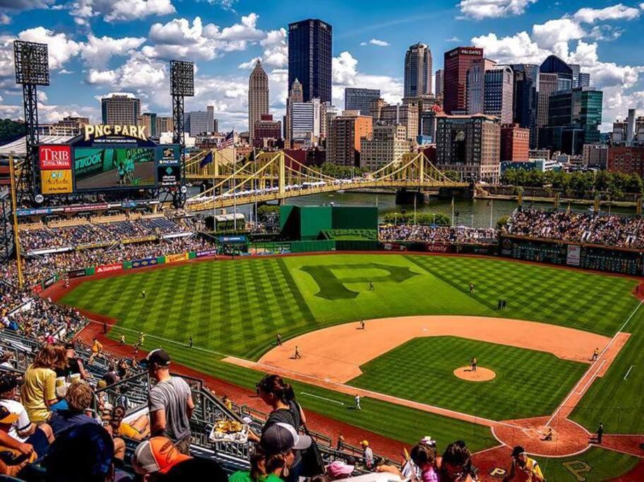 4 Bedroom 3 Bath Sleeps 10 Pet Friendly Private Backyard, 2 Car Garage, City Views, Close To All Stadiums And Casino Pittsburgh Exteriér fotografie